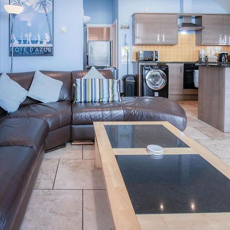 Ewyn Y Don - 2 Bedroom Apartment - Пендайн Екстериор снимка